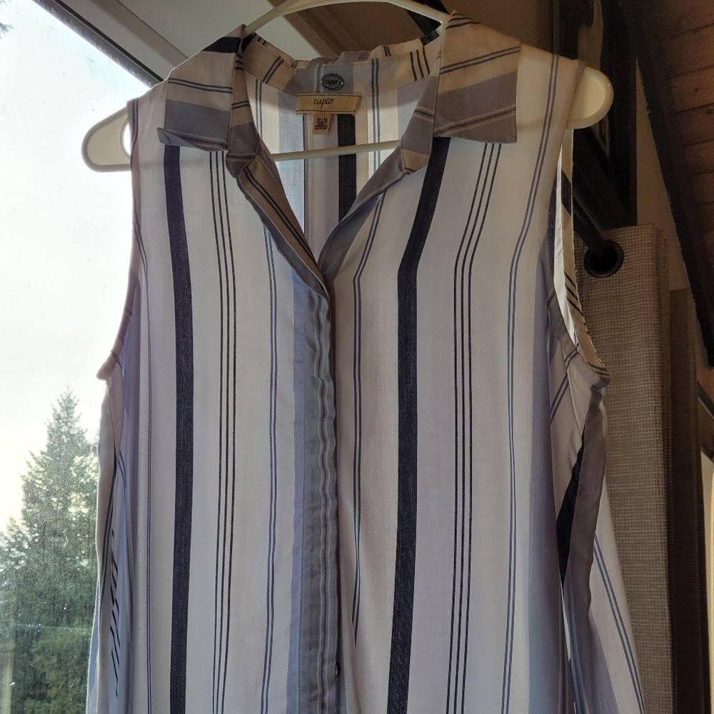 NWOT Cupio Boutique Sleeveless Blouse Size Med